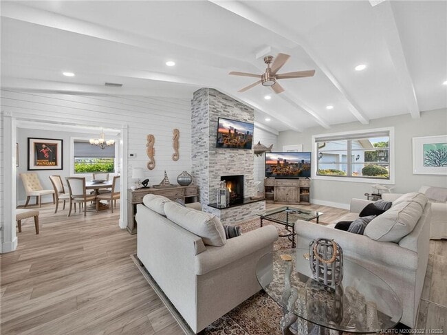 Building Photo - 724 NW Spruce Ridge Dr