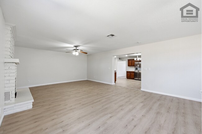 Building Photo - 4Bed/2Bath House at 35th Ave/Cactus! Ready for Immediate Move-In! -- NO HOA! FULLY REMODELED!