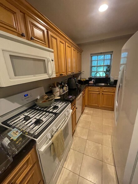 Primary Photo - 51 Lake Shore Ct