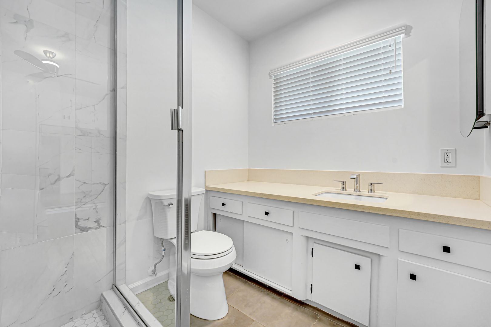 Building Photo - 555 Amalfi Dr