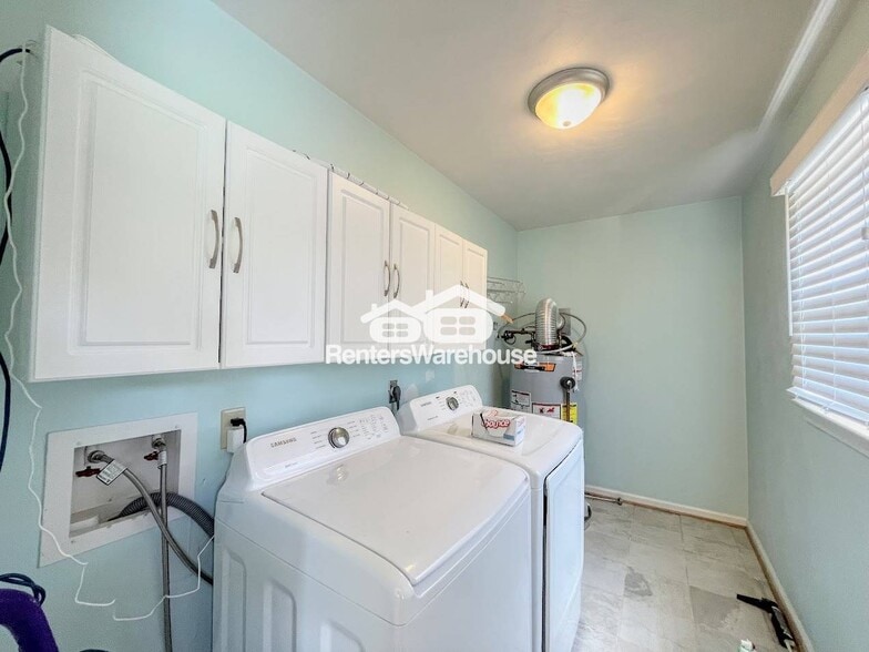 Building Photo - 1305 Kasba Ct