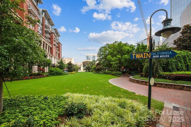 Building Photo - 230 S Tryon St
