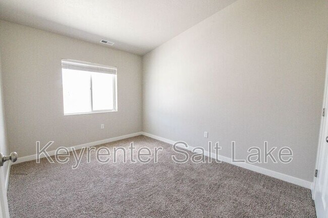Building Photo - 1091 W Emerald Pools Ln