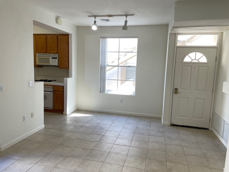 Kitchen Nook Eating Area - 8664 New Salem St