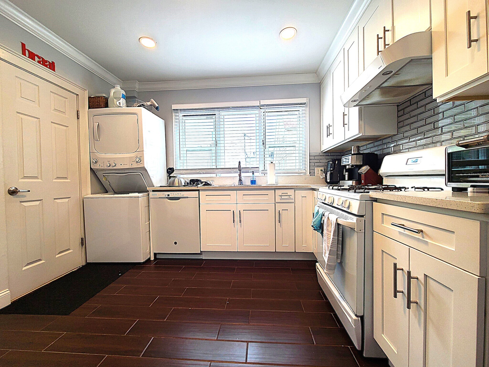 Building Photo - 26 Larose Pl