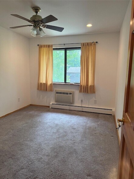 Building Photo - 1608 Cherry Hill Dr