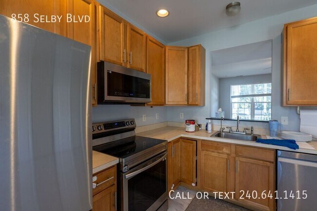 Building Photo - 858 Selby Blvd