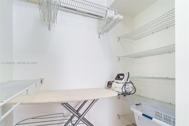 Building Photo - 17150 N Bay Rd