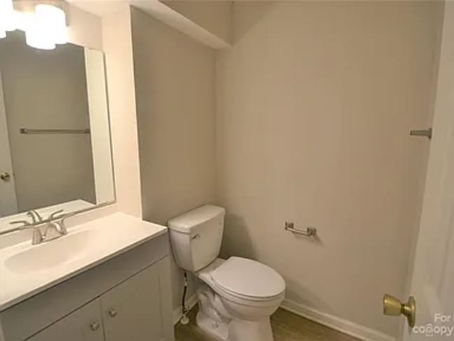 Building Photo - Updated 2 Bed, 2.5 Bath Townhome in Charlotte