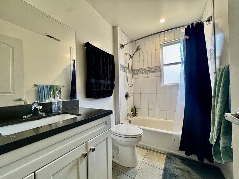 Building Photo - 2211 Haste St