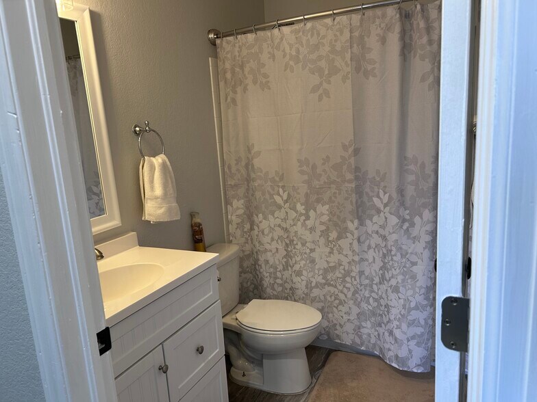 Building Photo - 4922 N Silverlace Dr