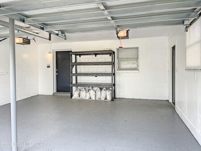 Building Photo - 265 Cherry Ave