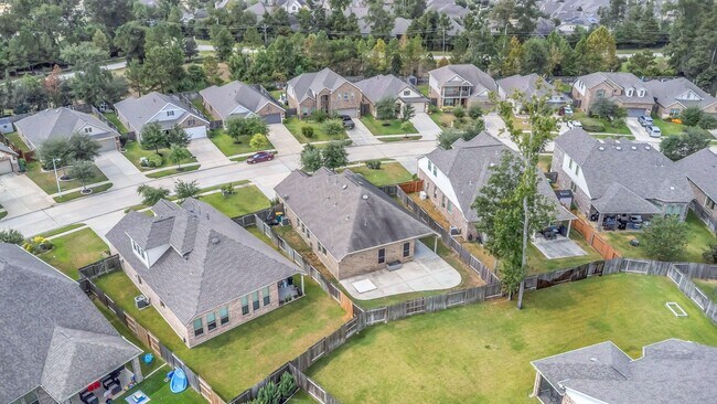Building Photo - 18739 Laurel Hills Dr