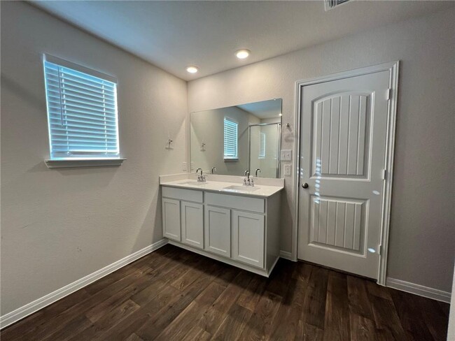 Building Photo - 20000 Price Daniel Dr