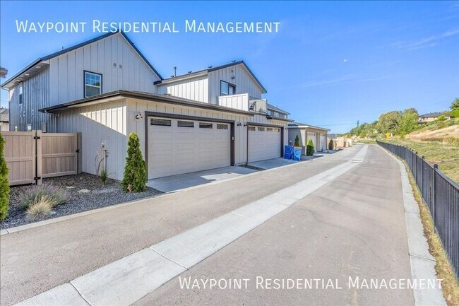 Building Photo - 1704 E Cutgrass Ln