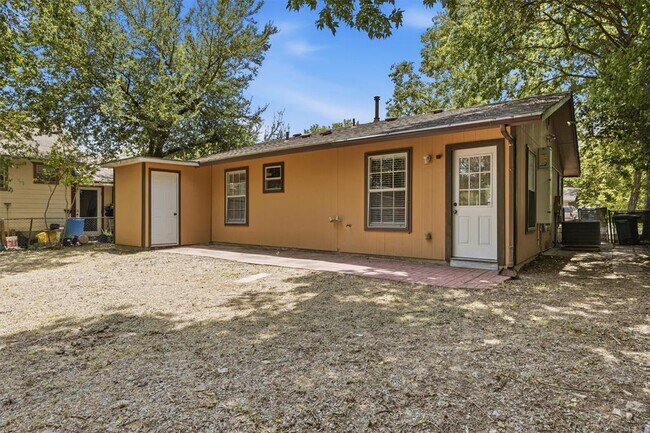 Building Photo - 6802 Villita Avenida