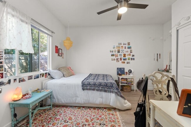 Building Photo - Private turfed yard!