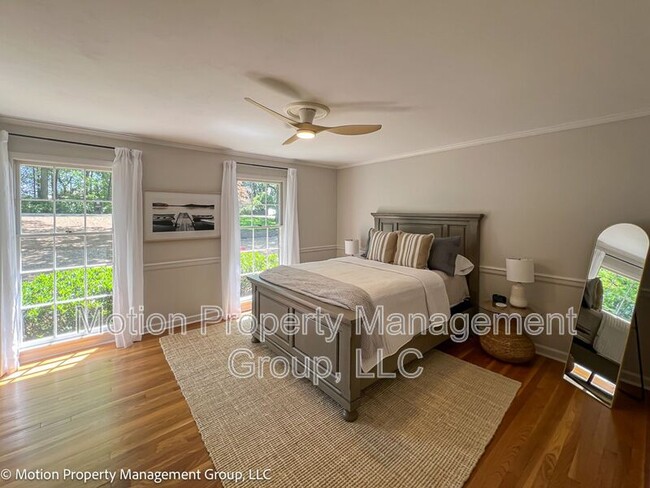 Building Photo - 123 N Palisades Dr