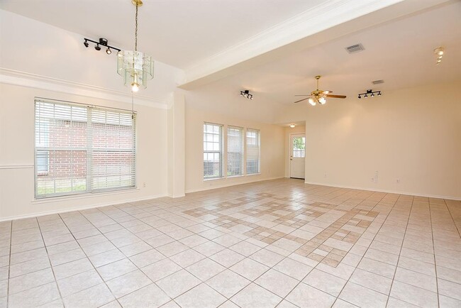 Building Photo - 12335 Shadowvista Dr