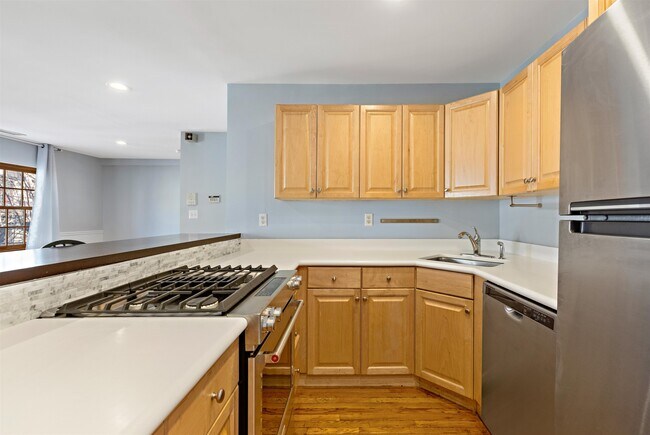 Building Photo - 211-213-213 3rd St