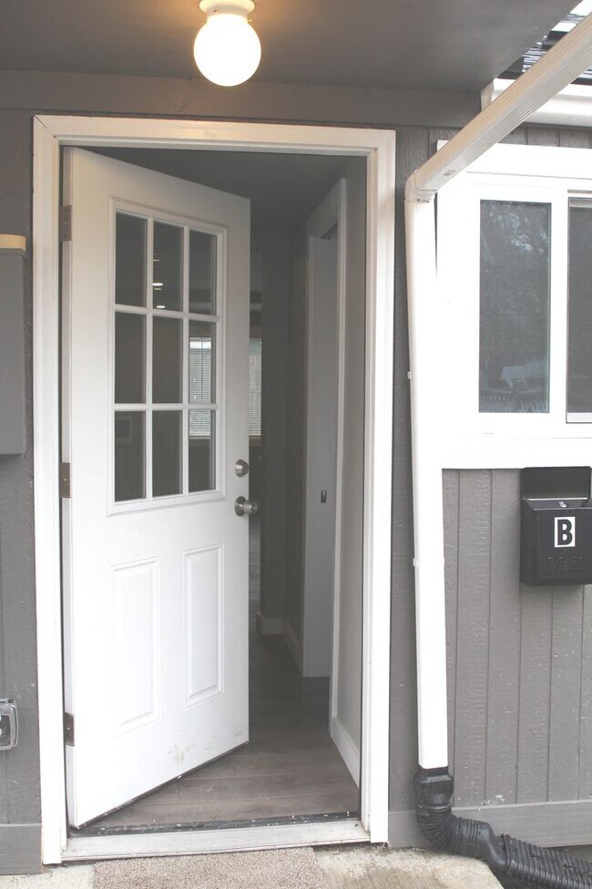 Building Photo - 2037 S 8th St