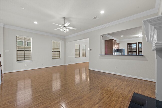 Building Photo - 2919 Royal Oaks Grove