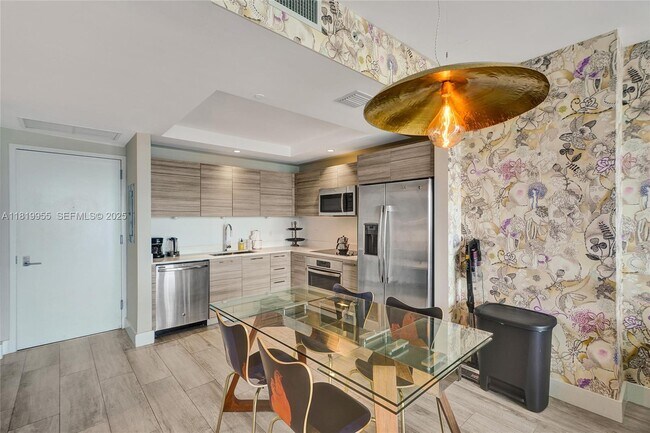 Building Photo - 121 NE 34th St