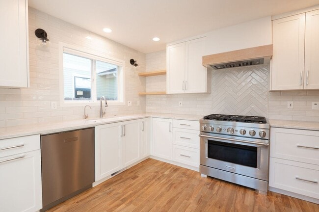 Building Photo - Quintessential Bend Living - 3 Bed | 2 Bat...
