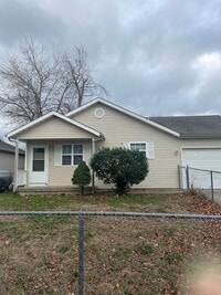 Building Photo - 3 Bedroom 2 bath Spacious Home in a quiet neighborhood!