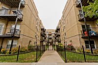 Building Photo - 2 bedroom in Chicago IL 60618