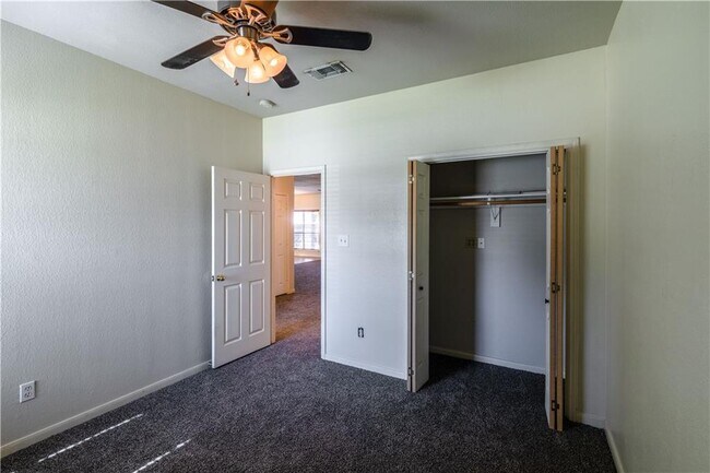 Building Photo - 105 Bluejay Cove