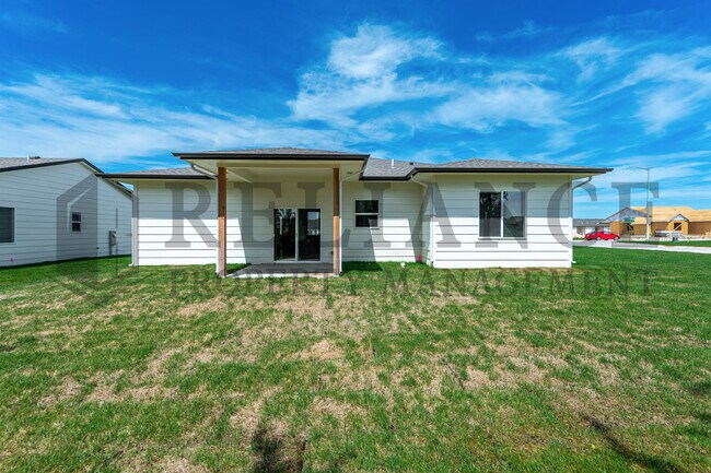 Building Photo - 607 Elmwood St