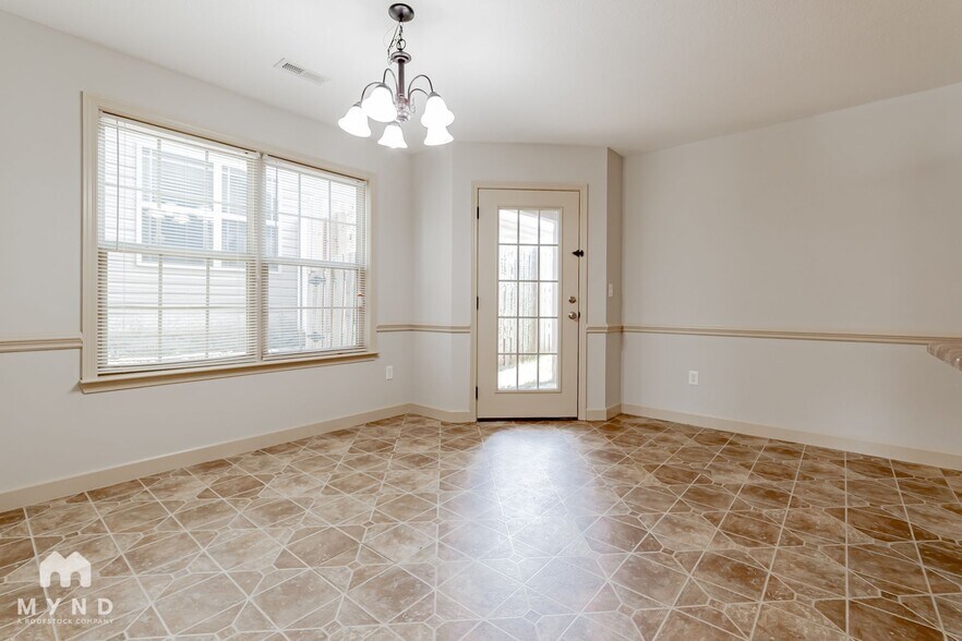 Building Photo - 352 Robin Helton Dr