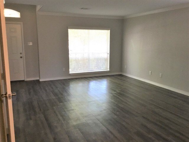 Building Photo - 420 Magnolia Estates Dr