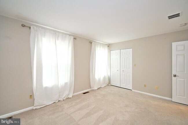 Building Photo - 4258 Red Oak Ct