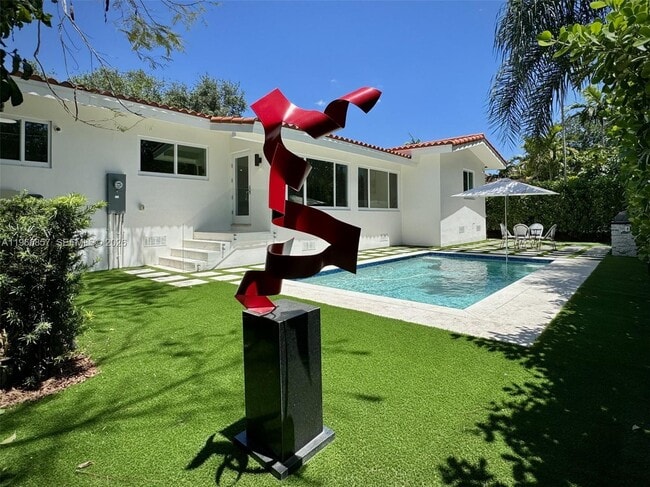 Building Photo - 920 Alava Ave