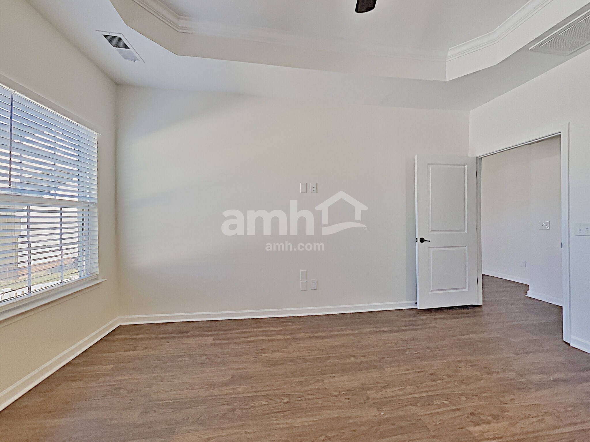 Building Photo - 2215 Ambergate Dr