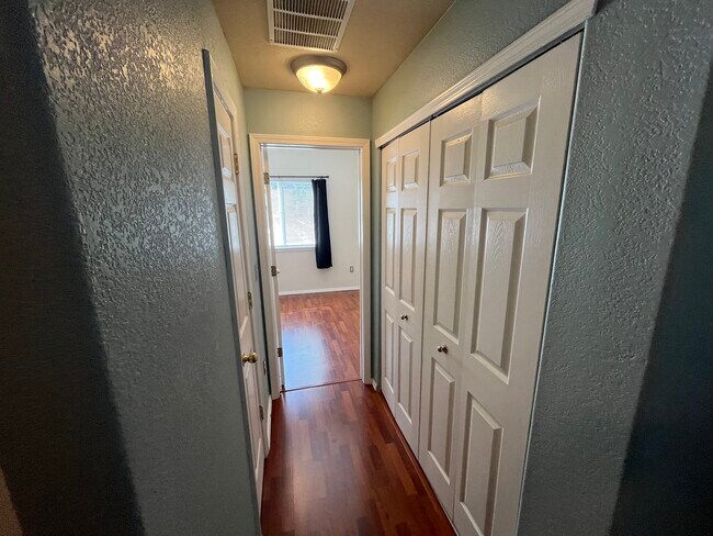 Building Photo - 3040 Mandalay Grv