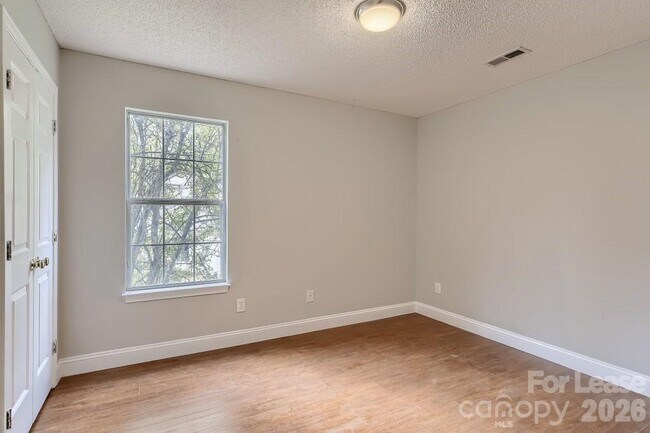 Building Photo - 431 Cedarcroft Dr