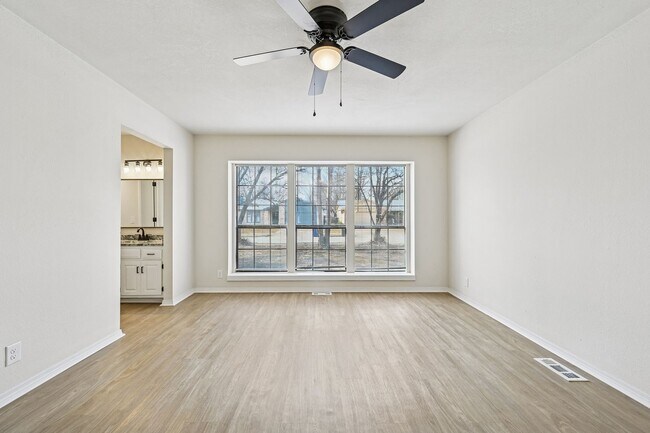 Building Photo - Newly Renovated Broken Arrow Beaut! Available for Immediate Move In!