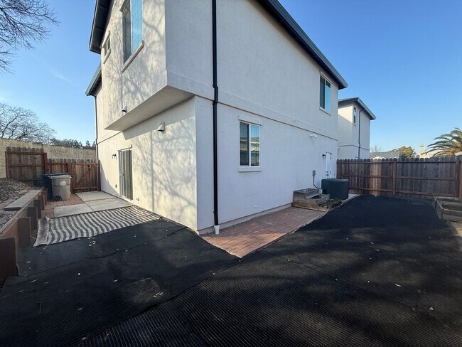 Building Photo - 8461001/85