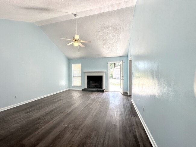 Building Photo - 3/2 No carpet & Fenced yard off Old Waynes...