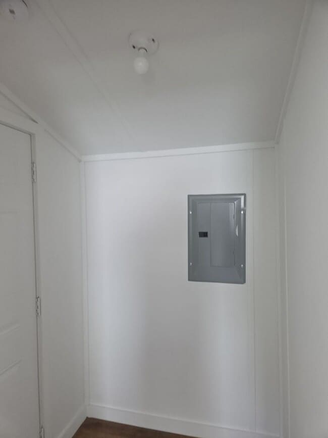 Building Photo - 204 Thomas Ln