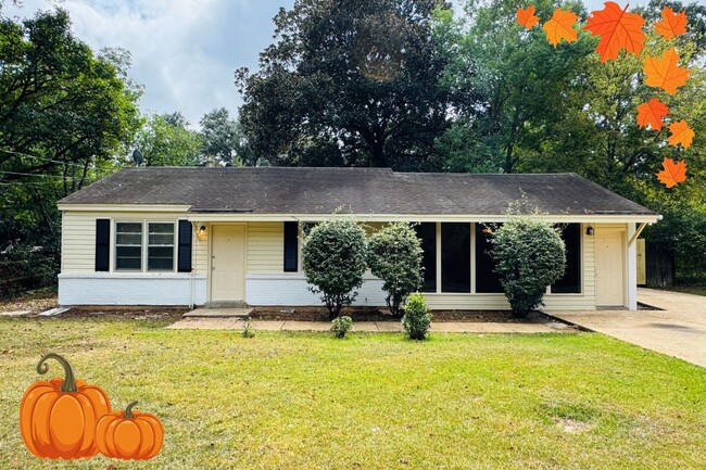 Primary Photo - Spacious 3 Bedroom / 2 Bath Home – Designe...