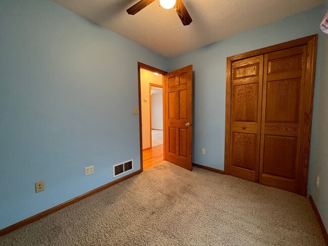 Building Photo - Gorgeous 5 Bed, 2.5 Bath Single-Family Home!