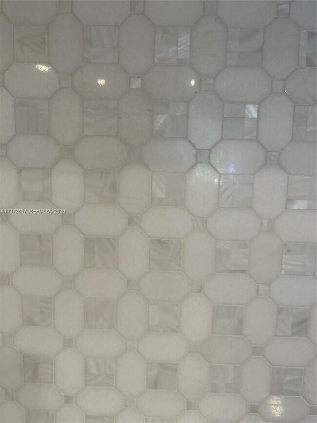 Building Photo - 2430 NE 135th St