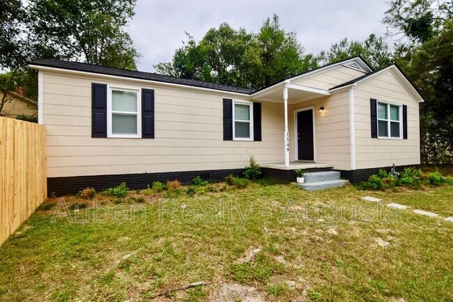 Building Photo - 1549 Heath St