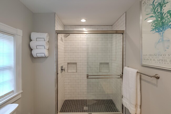 Building Photo - 612 Shelby St