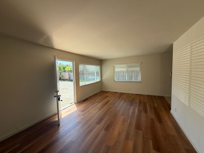 Building Photo - 1817 Foxworthy Ave