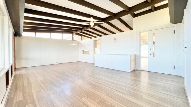 Building Photo - 4202A Sierra Dr